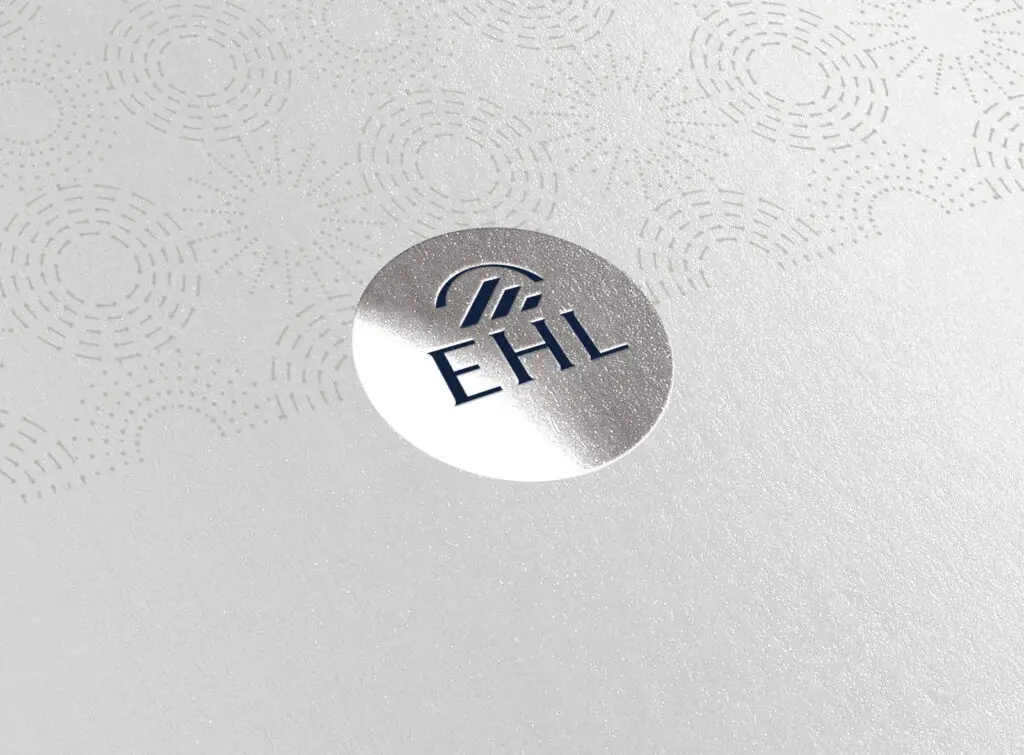 Détail du logo en hotfoil sur les Packagings premium, éco conçus pour EHL Gourmet Boutique — design Fany'Fabryk